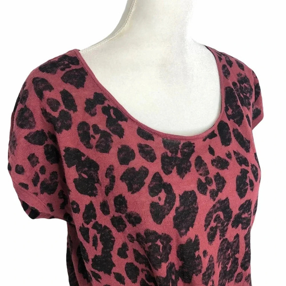 JOHN + JENN Linen Blend Cheetah Animal Print Casual Basic Staple T Shirt - Picture 2 of 7